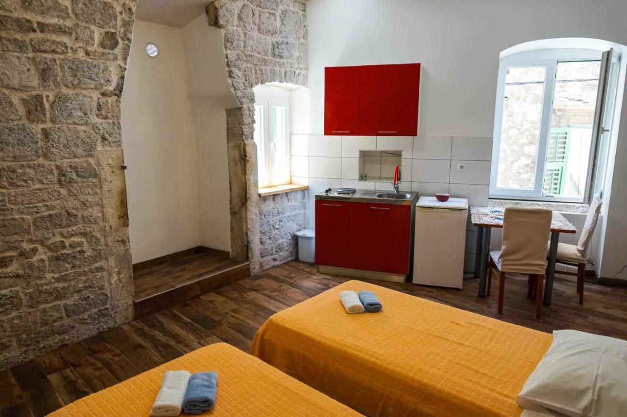 Studio Apartment In The Old City Of ชิเบนิก ภายนอก รูปภาพ
